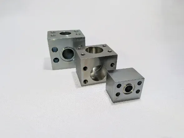 SAE-90° L-Block