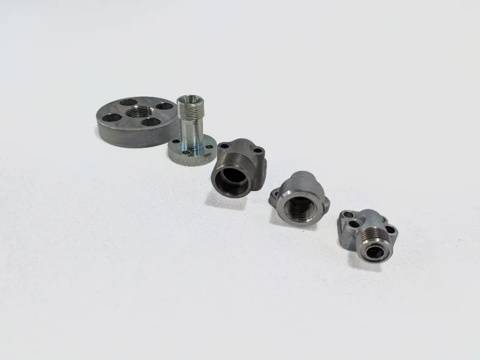 3-hole flange 90° BSPP-threaded aluminium